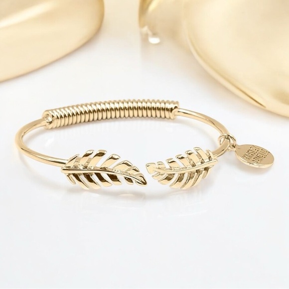 Kinsley Armelle Laurel Leaf Bracelet - Picture 1 of 2